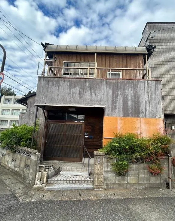 Akiya in Awara