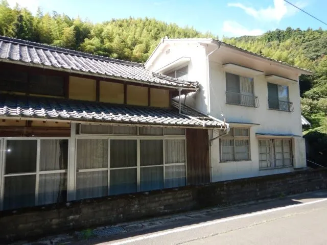 Akiya in Iyo