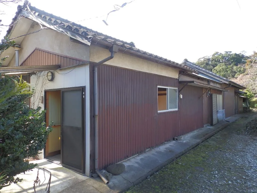 Akiya in Imari