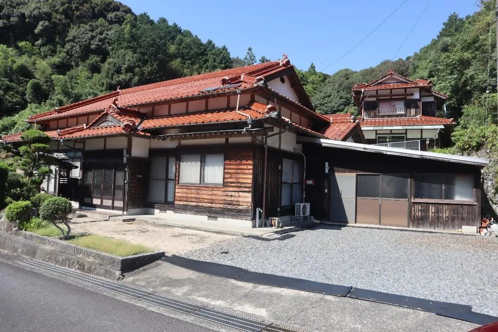Akiya in Mine