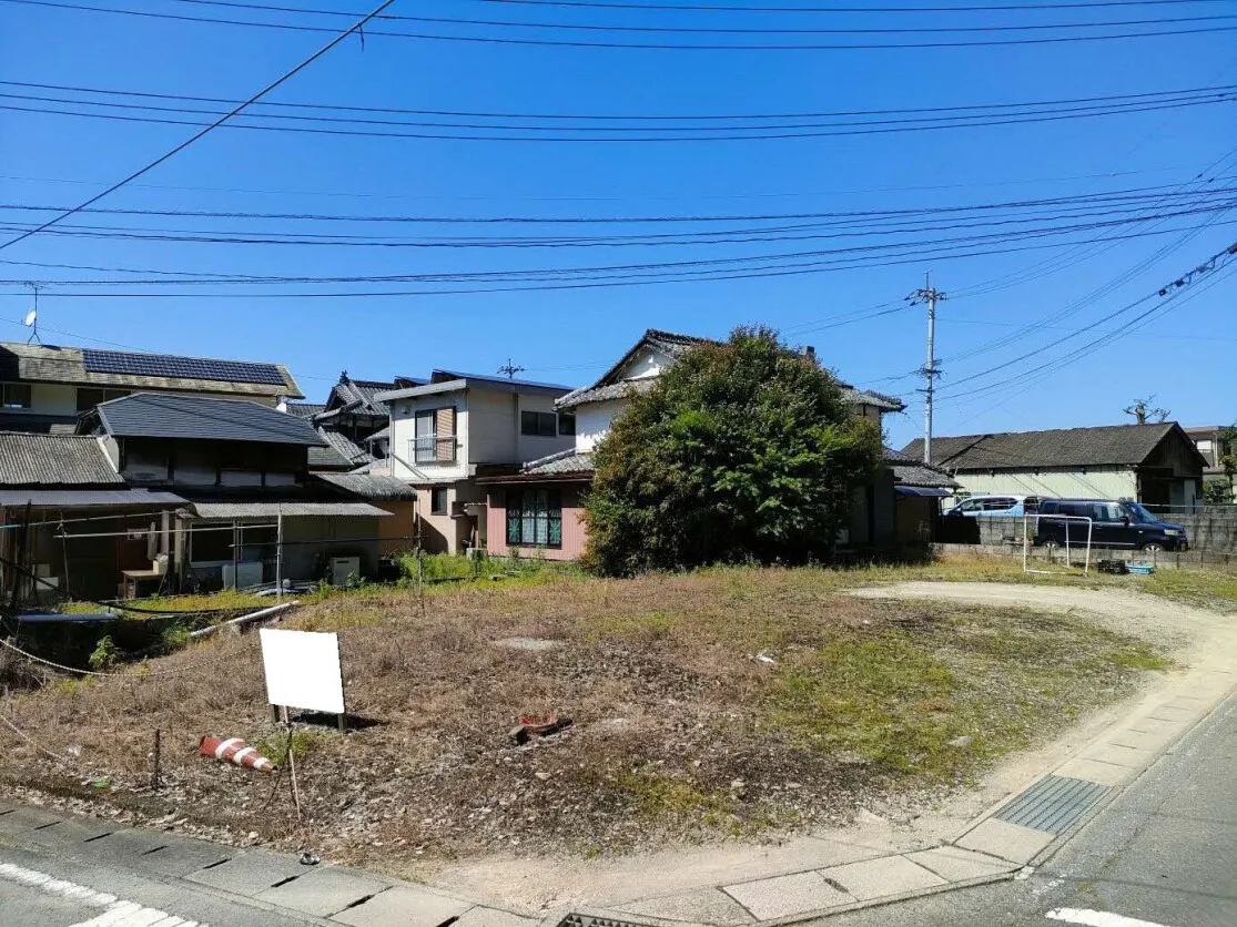 Akiya in Uto