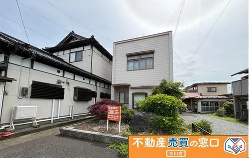 Akiya in Tome