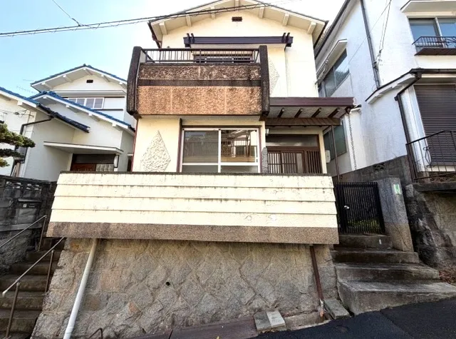 Akiya in Suma Ward
