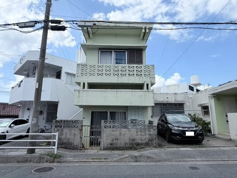 Akiya in Okinawa