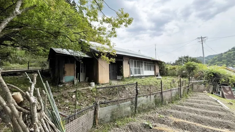 Akiya in Айти